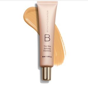 NWT Tint skin hydrating foundation Sand
